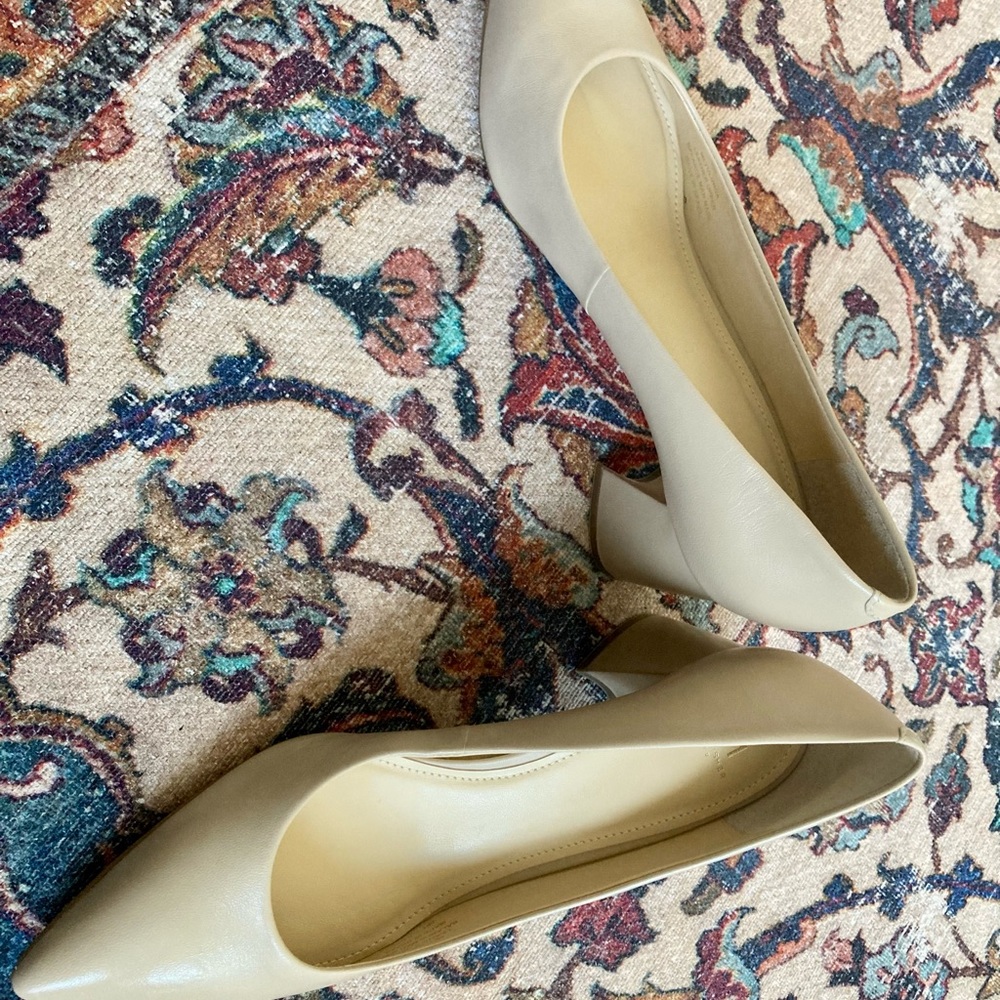 Marc Fisher beige leather pumps